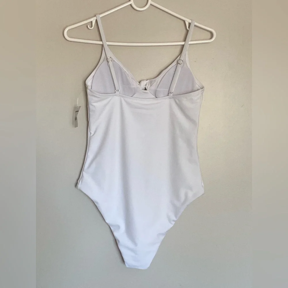 Express chic white